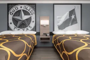 Super 8 by Wyndham Fort Worth Entertainment District - Room