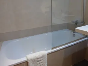 Beautiful 2 bedroom 2 bathroom apartment with pool - Bad