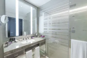 The Hotel Galleria Jeddah, Curio Collection by Hilton - Badrum