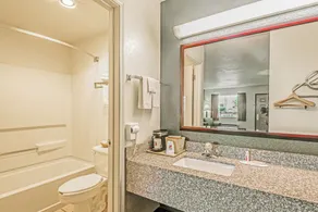 Hill Country Inn & Suites - New Braunfels, Gruene - Salle de bain