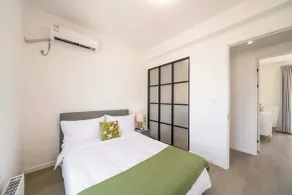 Tyms Elegant 4BR 2BA Apt in Xujiahui - Værelse