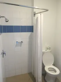 Ibis Budget - Casula Liverpool - Bathroom