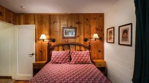 Bassett's Cabin est un bi-niveau, 1850 Sq - Chambre