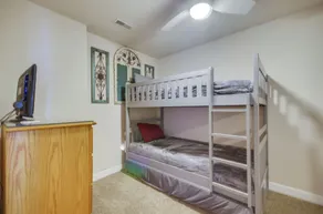 Lakefront Osage Beach Condo: Balcony & Pool Access - Innenbereich