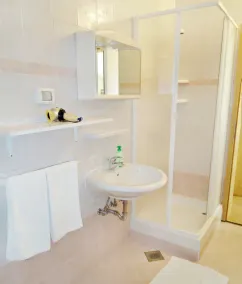 Anita's Terrace Apartment - Bathroom