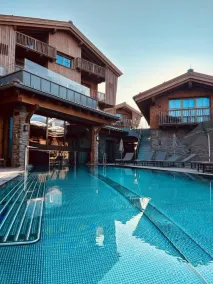 ZAGLGUT Premium Hotel & Chalets, Zell am See-Kaprun - Wellness & Infinity Pool, Air Conditioning, Panoramic Views & Summer Card Included - Pool