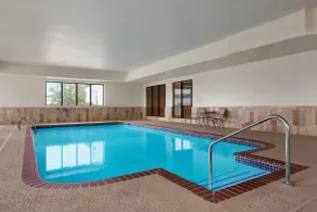 Wingate by Wyndham Bentonville - Piscine