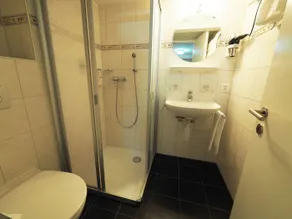 Esthers Guesthouse - Bathroom