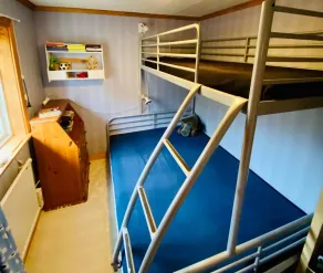 StugaNäraKungsberget - mysig stuga med kamin, grillkåta och vedbastu - Room