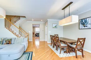 Modern 3BR Townhome 3 Mi to Dulles & Reston TC - Interior