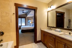 Crystal Peak Lodge by CoralTree Residences - Badezimmer