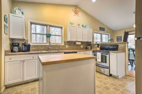 Lake Michigan Gem < Half-Mi to Private Beach! - Innenbereich
