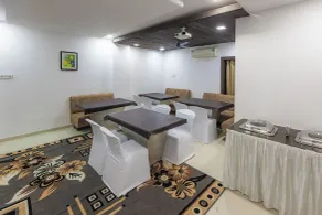 Treebo Shembekars Inn - Restaurant
