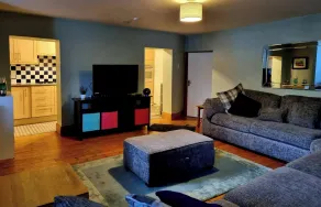 A Basement Apartment - Stue