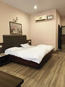 Park Square Hotel And Banquet - Chambre