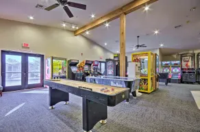 Cozy Resort Condo 5 Mi to Branson Landing! - Interiør