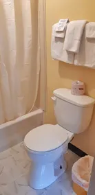 MacIver's Motel & Campground - Bathroom
