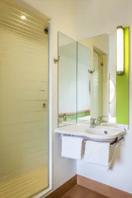 ibis Budget Courbevoie Paris La Défense - Bathroom