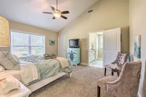 Gulf Breeze Getaway - 8 Mi to Pensacola Beach - Room