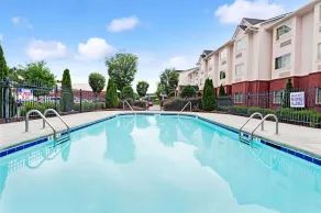 Microtel Inn & Suites by Wyndham Woodstock/Atlanta North - Piscine