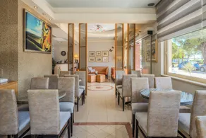 Plaza Hotel - Restaurant