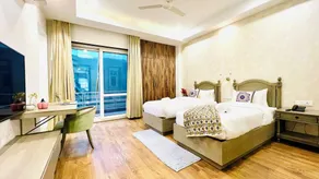 BluO Luxury Stay - Medicity - Balcony, Tub, TT - Camera