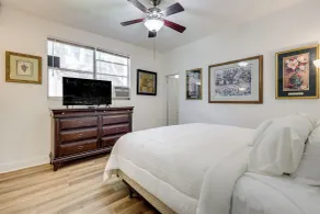 Walk to Food & Art: Condo in Historic Riverside - Innenbereich