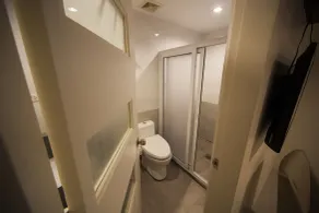 NS Royal Hotel - Badezimmer