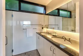 Waves 2 - Bathroom