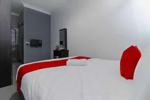 RedDoorz Plus near Batam City Square - Chambre