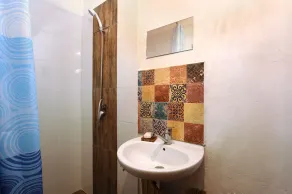 Spice Quarter Inn - Bathroom