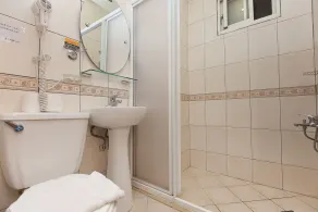 Locasu - Bathroom