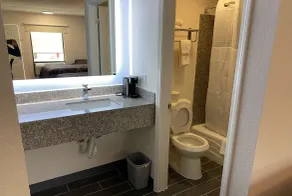 Super 8 by Wyndham Marietta/West/Atl Area - Salle de bain