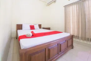 RedDoorz near Nusa Cendana University - Chambre