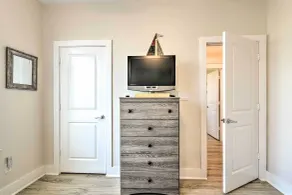 Steps to Ocean! Breezy Galveston House w/ 2 Decks - Intérieur