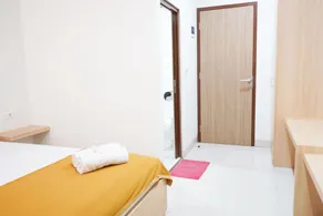 UROOMS Tanah Abang - Værelse