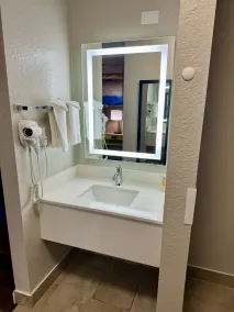 Days Inn by Wyndham Sarasota I-75 - Chambre