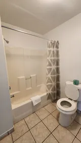 Benbrook Inn & Suites - Baño