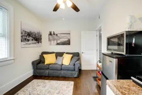 Walk to Walnut St: Pet-Friendly Pittsburgh Home! - Interiör