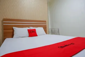 RedDoorz near Living Plaza Purwokerto - Chambre