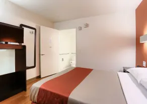 Super 8 by Wyndham Walnut Creek - Chambre