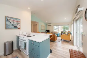 Sequim Escape w/ Gas Grill & Deck, Walk to Beach! - Innvendig