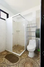SurfNest Hostel - Bathroom