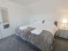 22 Turnberry Road - Room