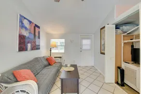 1 Mi to Nokomis Beach: Quiet Getaway w/ Fire Pit - Parte interna