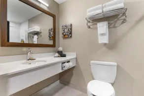 Best Western Plus Neepawa Hotel - Bathroom