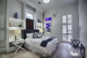 7 Bedroom - Sleeps 14! Next to Bourbon Street - Zimmer