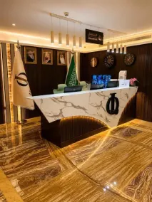 IQ Hotel alhamra فندق اي كيو الحمراء - Rezeption