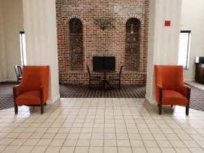 Quality Inn & Suites - Lobby