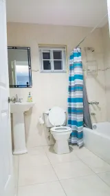 Donhead New Kingston Apt 5 - Bathroom